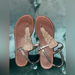 Size 8 faded glory ruffle sandals